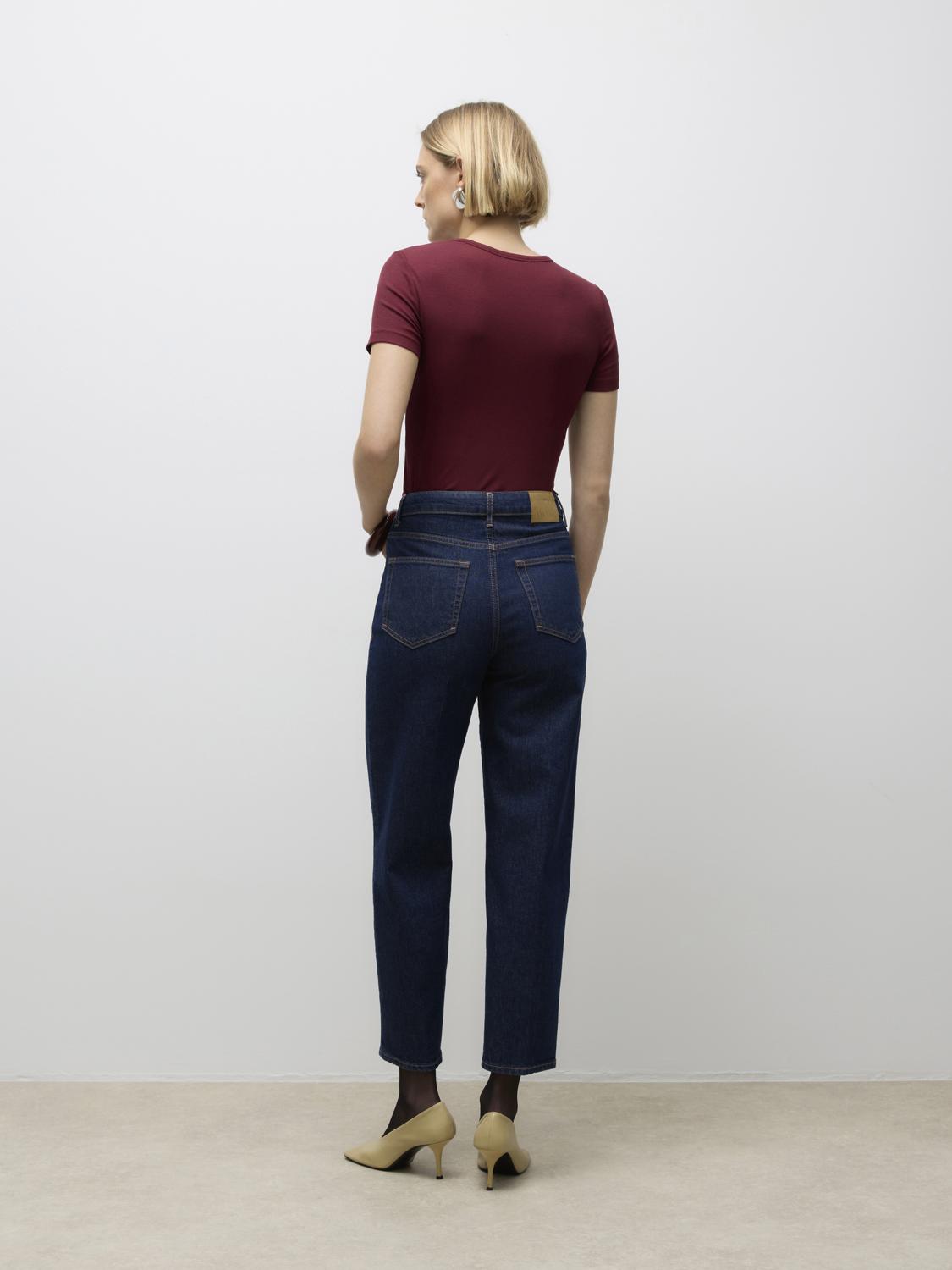 model_shot-back